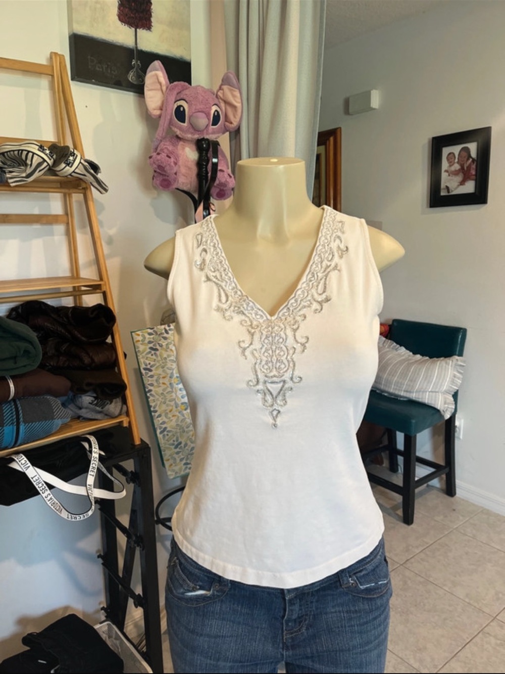 Style & Co. White Sleeveless V-Neck Embroidered Tank Top